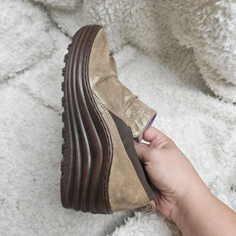 Bionica Gallant Metallic Suede Wedge Slip-on‎ sz 6.5